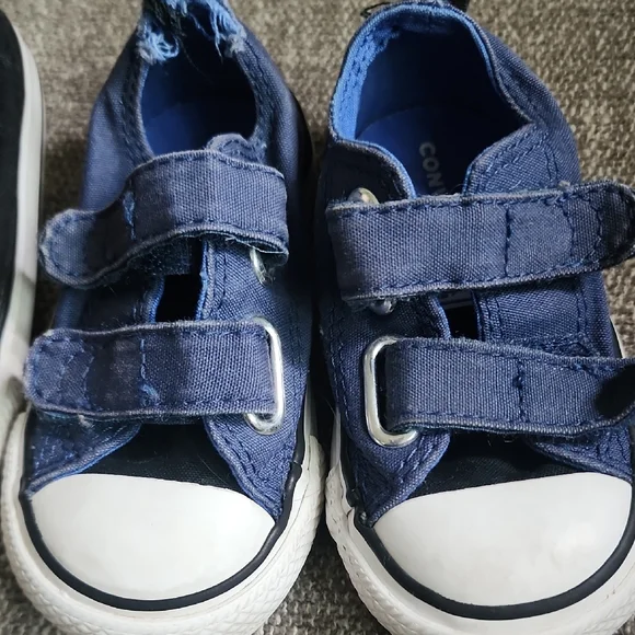 Converse Black and Blue Sneakers Classic Canvas Design - Picture 2 of 8